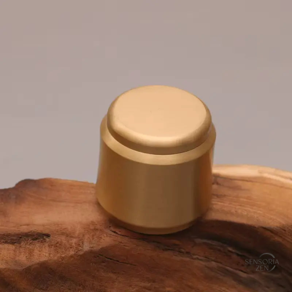 Accessoire en cuivre pour encens, chic et fonctionnel