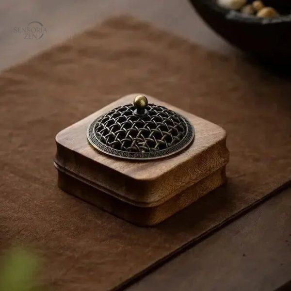 bruleur-d-encens-bois-massif-et-laiton-motif-tradition-zen-1 Brûleur d’Encens Bois Massif et Laiton Motif Zen