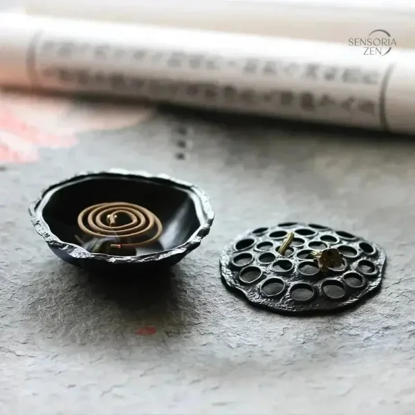 Brûleur décoratif Lotus en laiton, parfait pour un espace zen