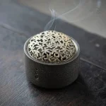 Brûleur d'Encens Design Épuré pour Intérieur Paisible