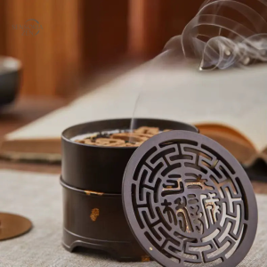 Accessoire de méditation : brûleur d'encens doré