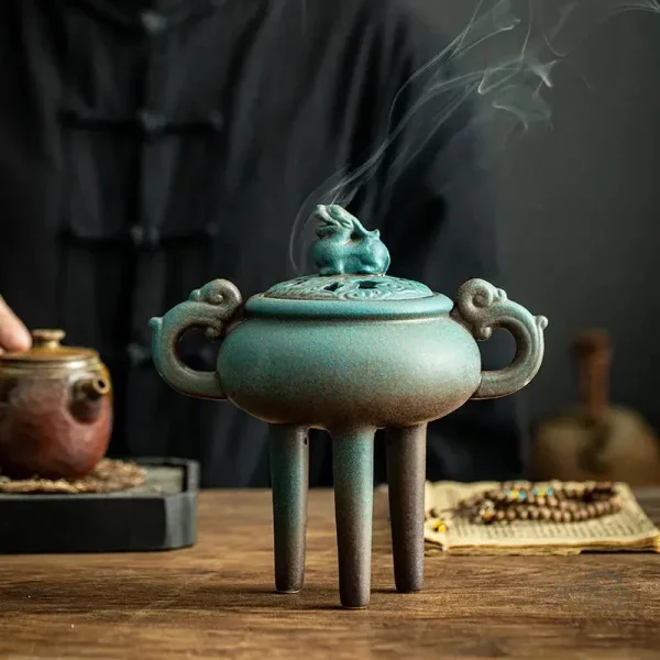 bruleur-d-encens-tripode-en-ceramique-zen-pour-interieur-1 Brûleur d’Encens Tripode en Céramique Zen