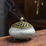 Céramique élégante : brûleur d'encens pour moments zen