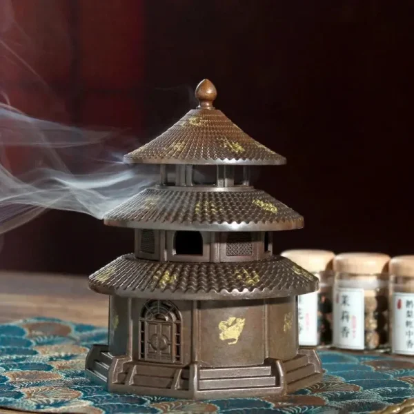 Accessoire d'encens en forme de pagode ancienne
