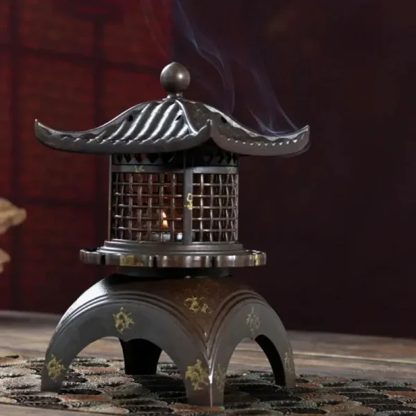 Brûleur d’encens design pagode pour une ambiance zen