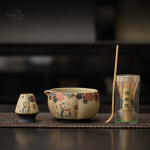 Bol fleuri pour une expérience de thé matcha authentique