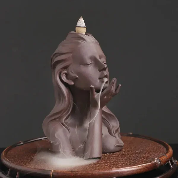 Fontaine en argile pourpre pour une ambiance zen