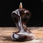 Décoration zen avec serpent, fontaine d'encens apaisante