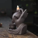 Cascade d'encens inspirée par la symbolique bouddhiste
