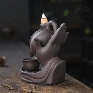 Cascade d'encens inspirée par la symbolique bouddhiste
