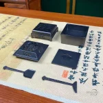 Ensemble d'encens avec accessoires divers