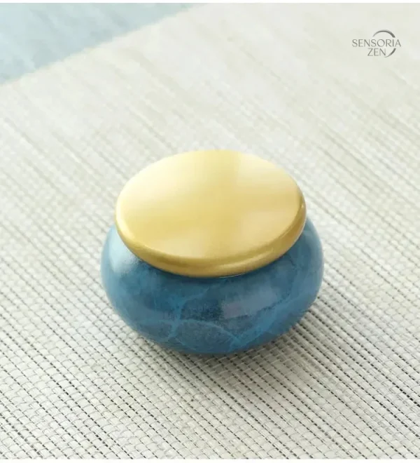 Encens et accessoires en cuivre pour rituel spirituel