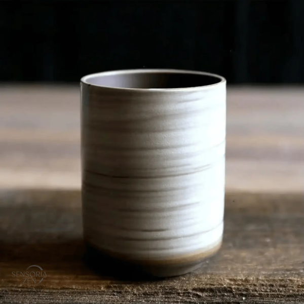 Mug élégant en grès, finition émaillée artisanale