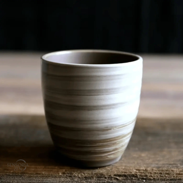 Mug en céramique grisée, inspiration zen