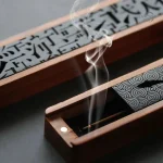 Porte-bâtons encens en bois antique avec motifs gravés