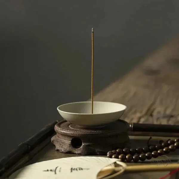 Support encens artisanal en céramique, esthétique minimaliste