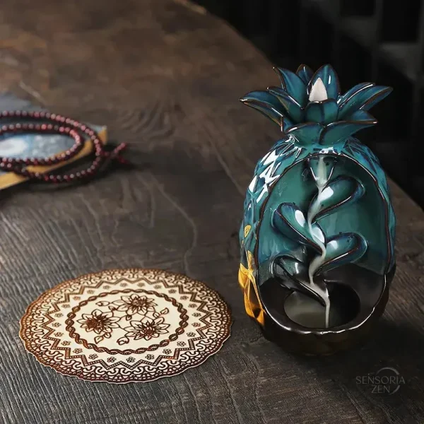 Porte-encens en céramique avec design exotique ananas