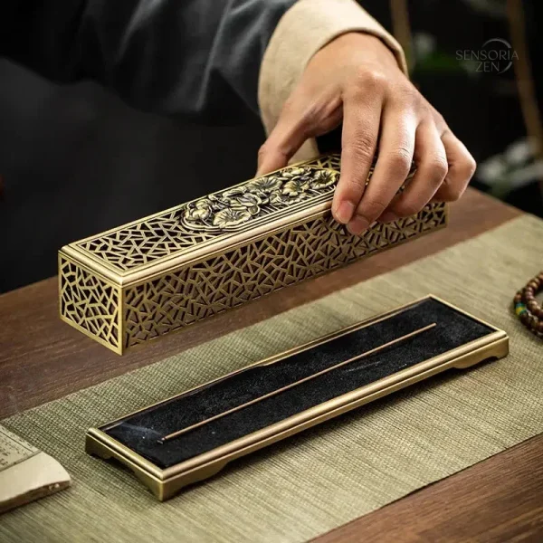 Support pour encens en forme de lotus, finition cuivrée élégante