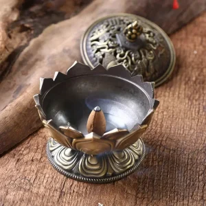 Brûleur d'encens Lotus en laiton ciselé, design élégant