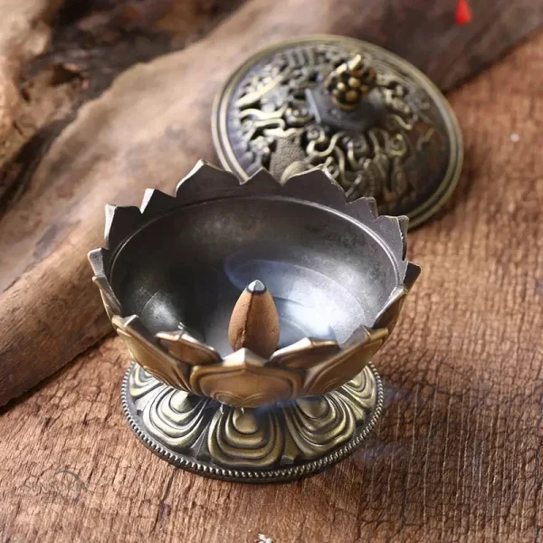 Brûleur d'encens Lotus en laiton ciselé, design élégant