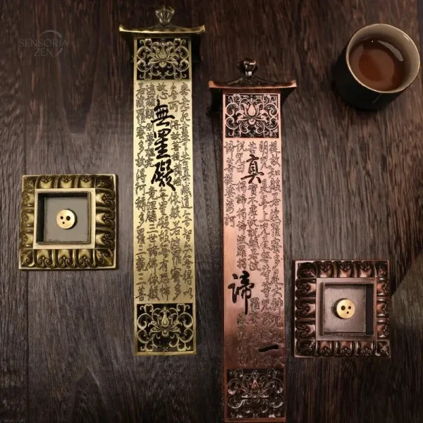 Support à encens pagode avec calligraphie, style zen