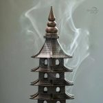 Support à encens en forme de pagode pour aromathérapie