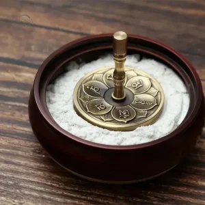 Accessoire d'encens en cuivre gravé