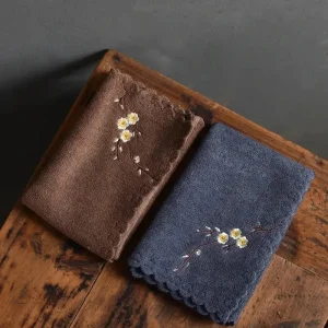 Serviette Brodée Artisanale pour Rituel d'Encens