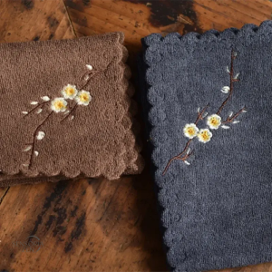Accessoire d'encens avec broderie artisanale