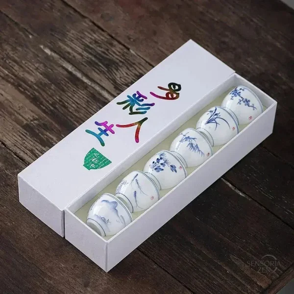 Tasses en porcelaine classique pour une expérience de thé