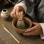 Bol et fouet pour préparer du matcha japonais