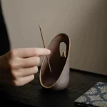 Porte-encens en céramique au design contemporain