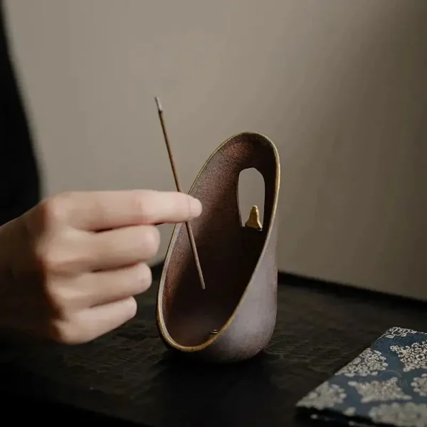 Porte-encens en céramique au design contemporain