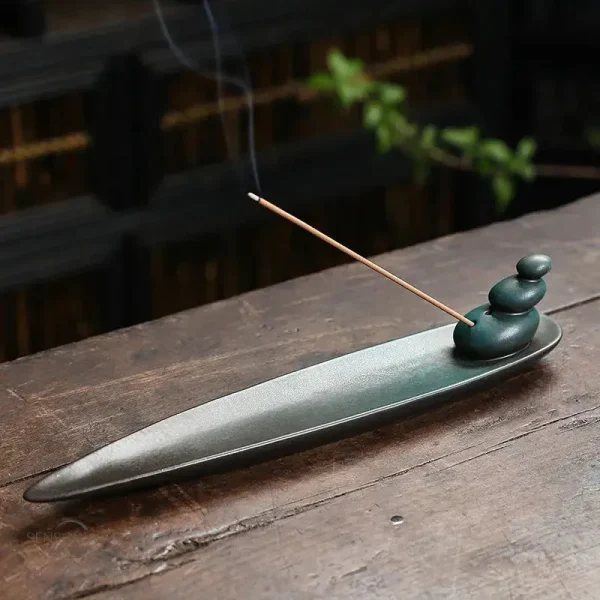 Céramique artisanale pour bâtons d'encens, style élégant