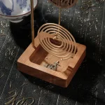 Accessoire pour encens, spirale en bois naturel design