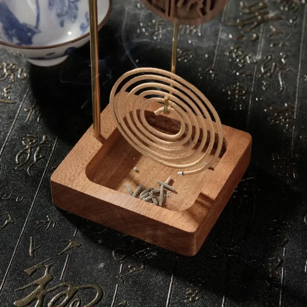 Accessoire pour encens, spirale en bois naturel design