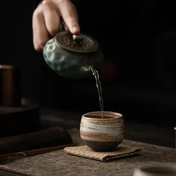 Tasse Wabi-Sabi en céramique artisanale pour le thé