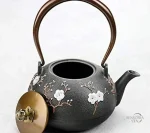 Théière en fonte, élégance asiatique pour le service du thé