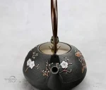 Théière traditionnelle en fonte, parfaite pour infuser le thé